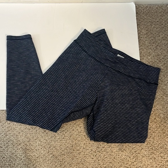 Duluth Trading Co. Navy Stripe Athletic Leggings women’s L Activewear Yoga - Picture 5 of 11